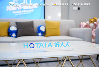 吴敏霞与张效诚甜蜜CP空降“撒糖”，引爆好博直播间